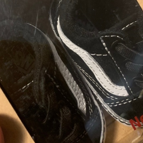 Vans - Picture 1 of 1